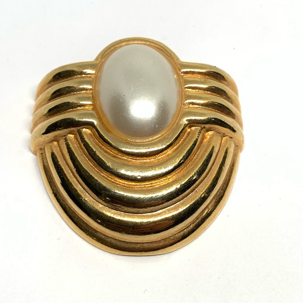 Vintage rare Signed Century Canada GoldTone faux pearl brooch